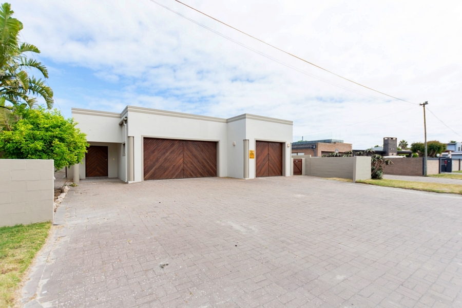 4 Bedroom Property for Sale in Middedorp Western Cape